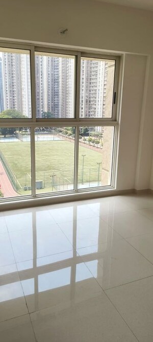 Room in 2 BHK Apartment at Lodha Amara, Kolshet Road – for Sale