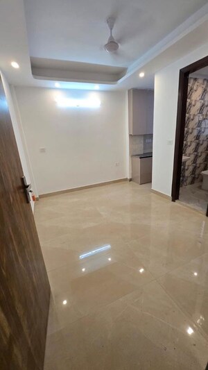 Room in 1 BHK Builder Floor at Saket – for Rent