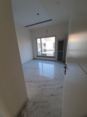 Room in 3 BHK Builder Floor at Sector 11 – for Rent