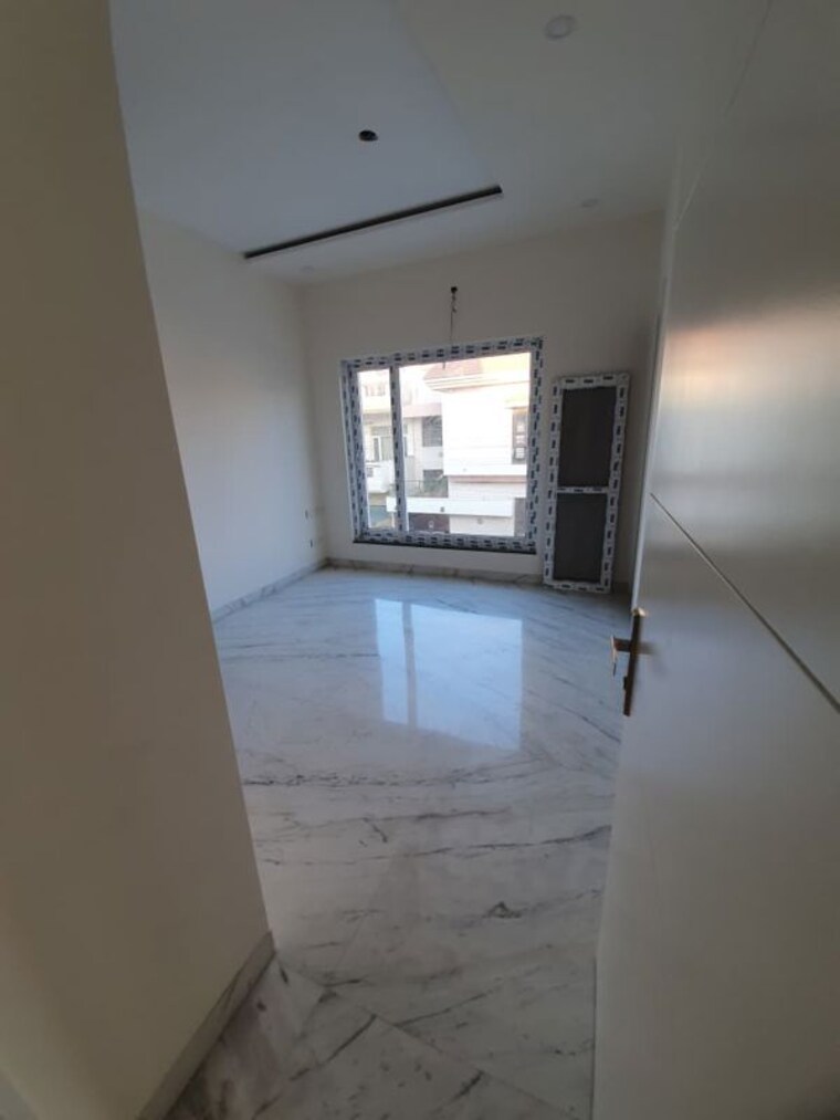 Room, sector 11 3 Bedroom 2100 Sq.Ft. Builder Floor In Sector 11 Panchkula 10560748