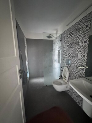 Bathroom in 3 BHK Apartment at Prestige Jasdan Classic, Mahalaxmi – for Rent