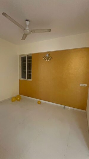 Room in 2 BHK Apartment at Group Seven Rushi Heights, Goregaon East – for Rent