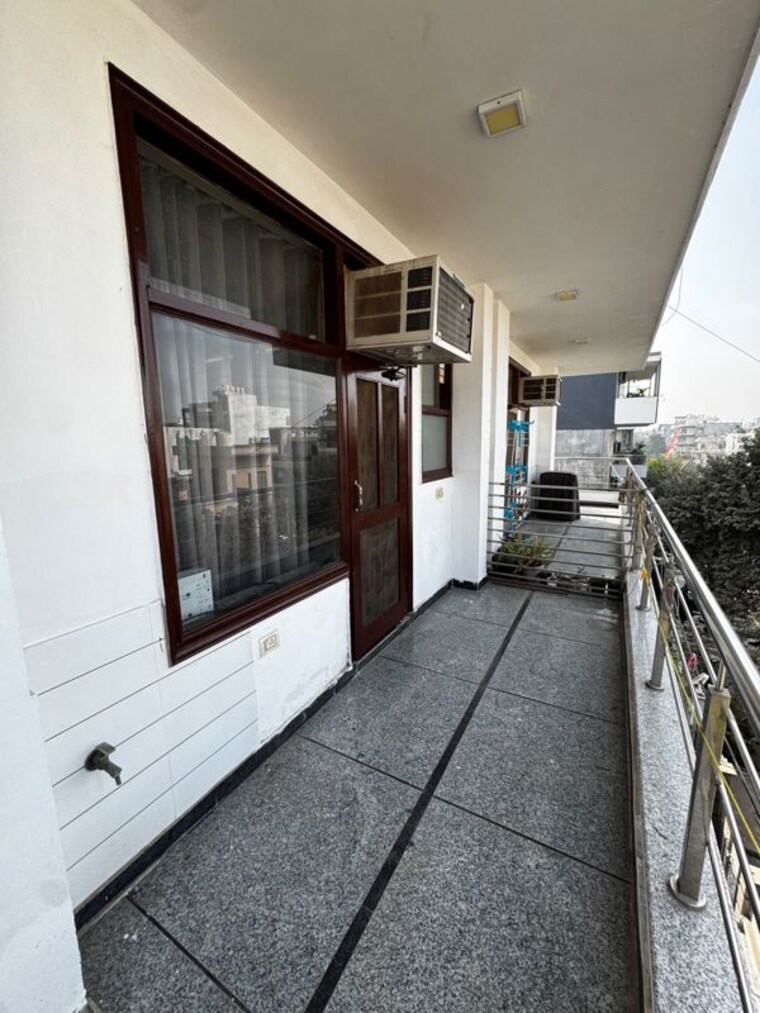 Balcony, auram-floor 2 Bedroom 2000 Sq.Ft. Builder Floor In South City 2 Gurgaon 10560906