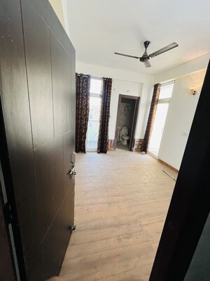 Building Lobby in 3 BHK Builder Floor at Sector 73 – for Rent