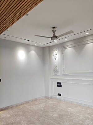 Room in 4 BHK Builder Floor at Nirvana Country – for Sale