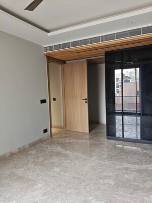 Room in 4 BHK Builder Floor at Nirvana Country – for Sale