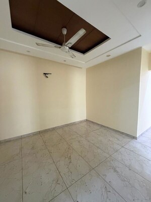 Room in 5 BHK Independent House at Sector 80 – for Rent