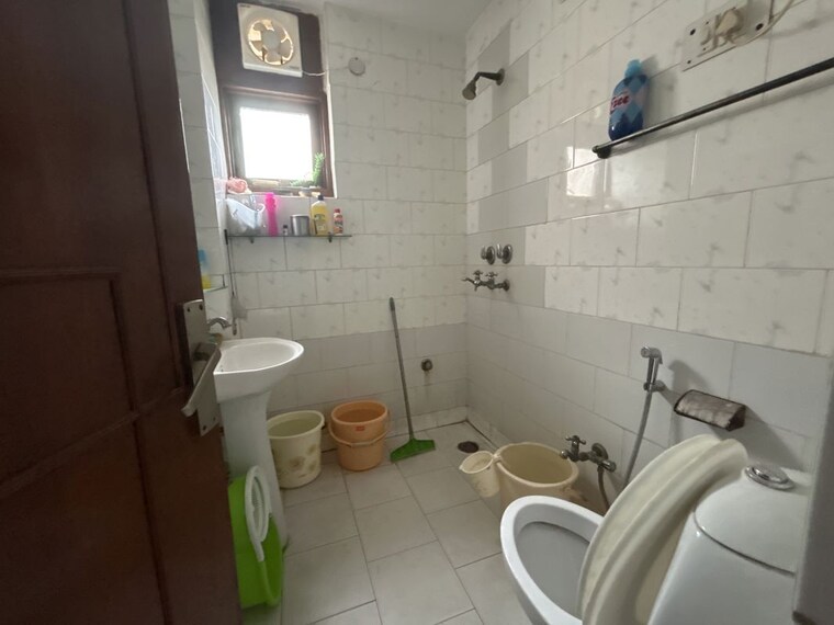 Bathroom, sector 2 dwarka 3 Bedroom 1800 Sq.Ft. Apartment In Sector 2 Dwarka Delhi 10560727