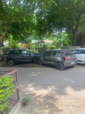 Parking in 4 BHK Independent House at Sushant Lok I – for Sale