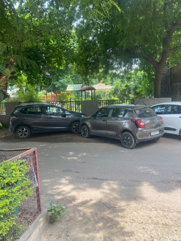  Parking, sushant lok i 4 Bedroom 250 Sq.Mt. Independent House In Sushant Lok I Gurgaon 10560959