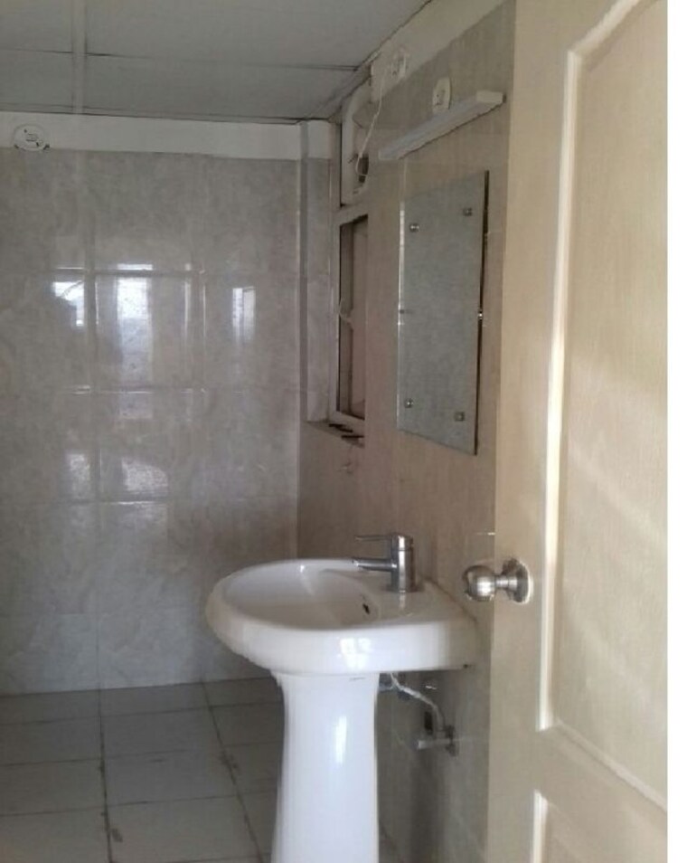 Bathroom, bestech-park-view-ananda 3.5 Bedroom 1790 Sq.Ft. Apartment In Sector 81 Gurgaon 10503944