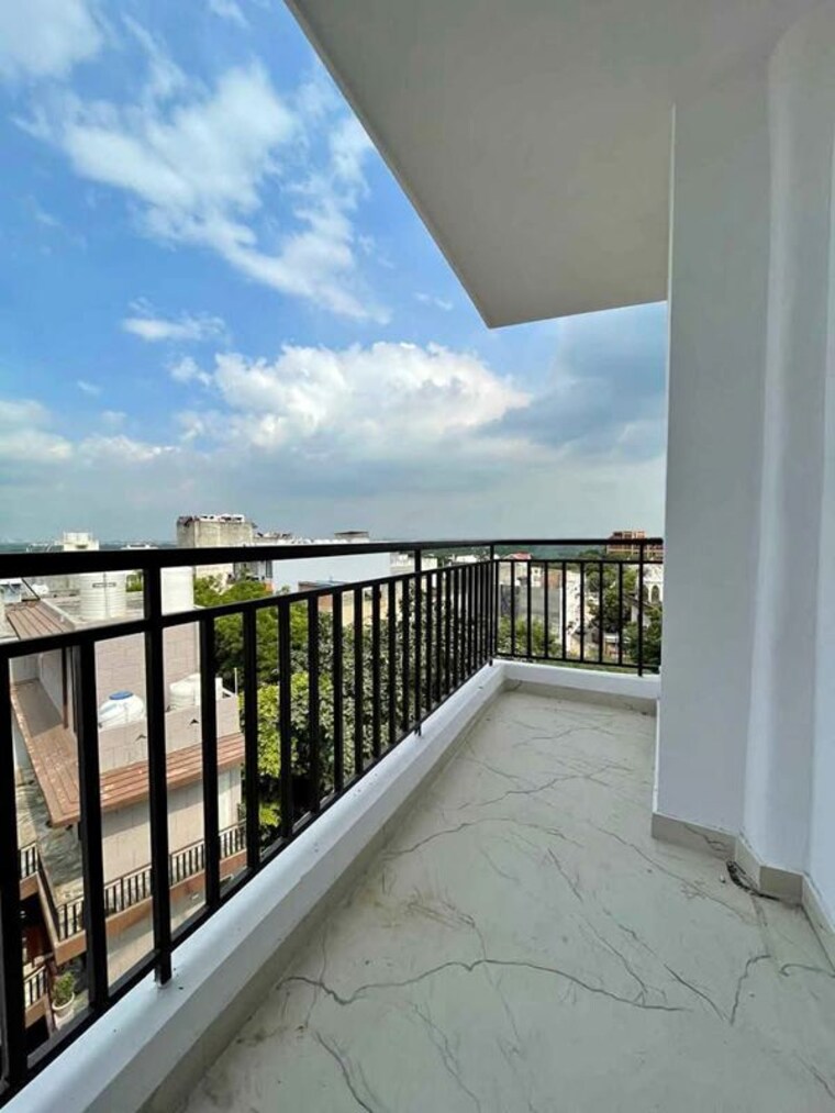 Balcony, shivalik colony 1 Bedroom 500 Sq.Ft. Builder Floor In Shivalik Colony Delhi 10560975