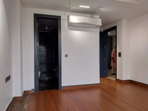 Room in 4 BHK Builder Floor at Safdarjung Enclave – for Rent