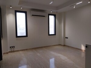 Room in 4 BHK Builder Floor at Safdarjung Enclave – for Rent