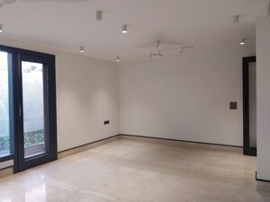 Room in 4 BHK Builder Floor at Safdarjung Enclave – for Rent