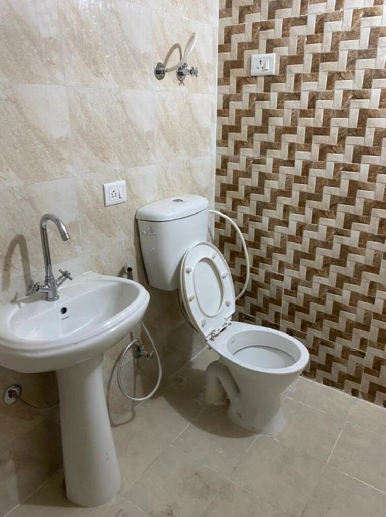 Bathroom, mahagun-my-woods 2 Bedroom 1190 Sq.Ft. Apartment In Sector 16c Greater Noida Greater Noida 10561048