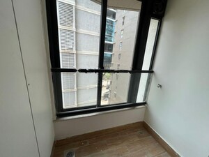 Room in 2 BHK Apartment at Kalpataru Magnus, Bandra East – for Rent