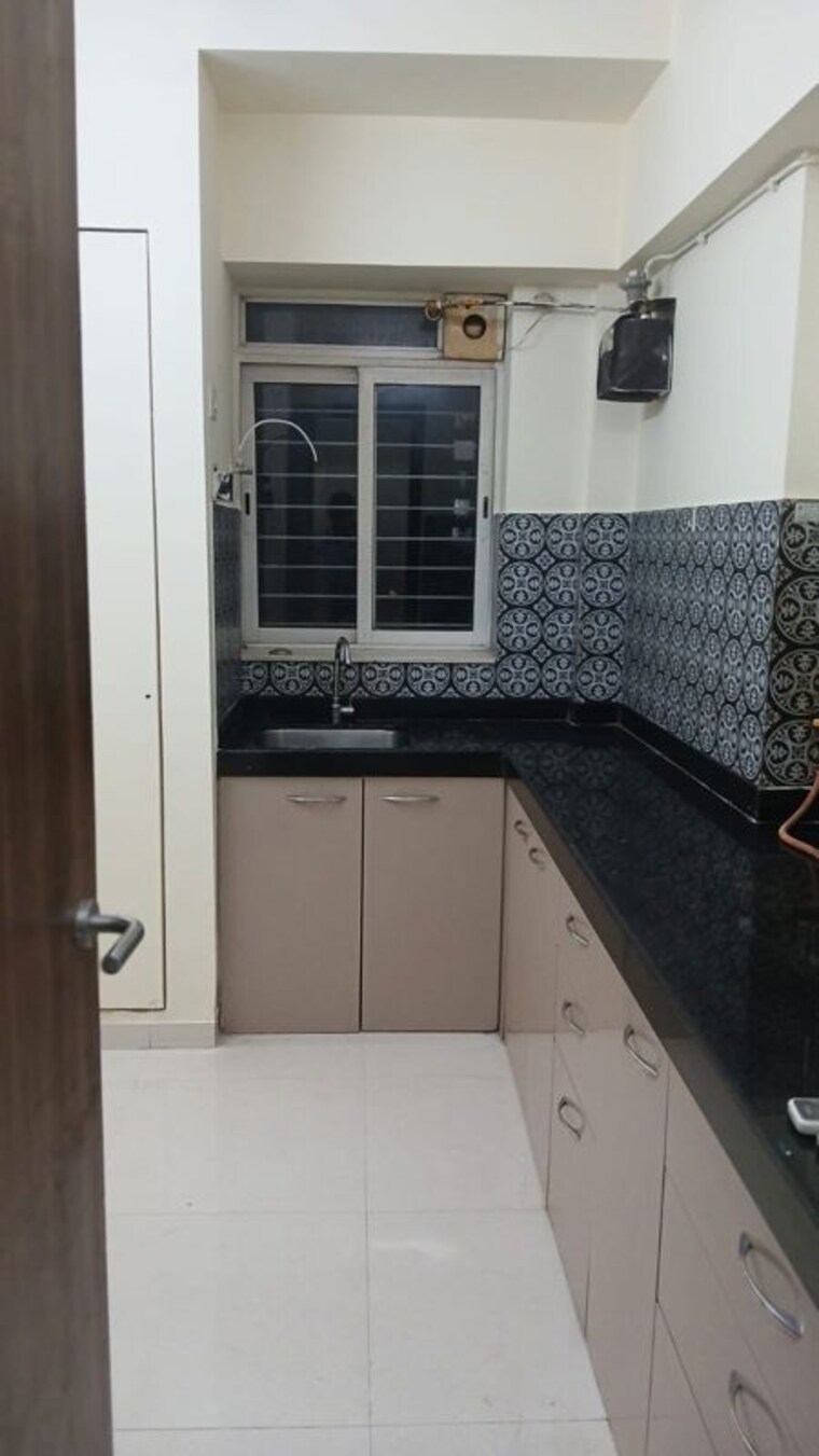 Kitchen, puranik-city 2 Bedroom 600 Sq.Ft. Apartment In Kasarvadavali Thane 10561100