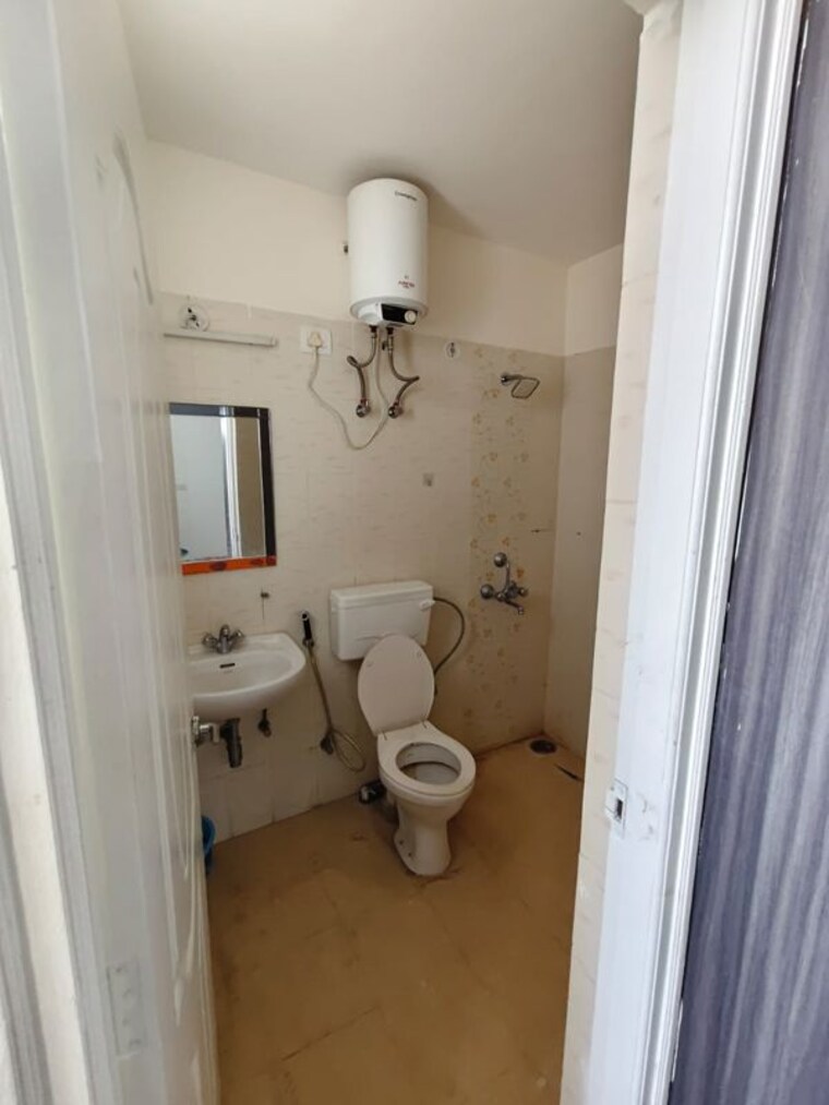Bathroom, shree-vardhman-mantra 2 Bedroom 800 Sq.Ft. Apartment In Sector 67 Gurgaon 10561105