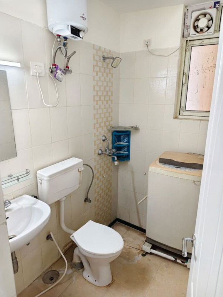 Bathroom, shree-vardhman-mantra 2 Bedroom 800 Sq.Ft. Apartment In Sector 67 Gurgaon 10561105