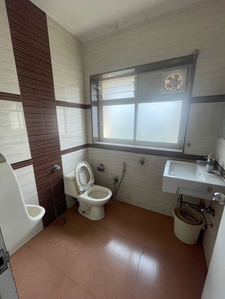 Bathroom, mittal-tower-mumbai Commercial Office Space 890 Sq.Ft. In Nariman Point Mumbai 10561117