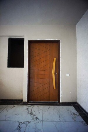 Room in 3 BHK Apartment at Vaishnodevi Circle – for Sale