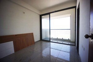 Room in 3 BHK Apartment at Vaishnodevi Circle – for Sale