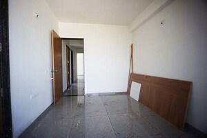 Room in 3 BHK Apartment at Vaishnodevi Circle – for Sale