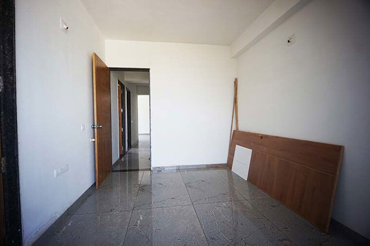 Room, vaishnodevi circle 3 Bedroom 205 Sq.Yd. Apartment In Vaishnodevi Circle Ahmedabad 10561074