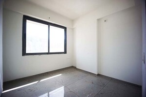 Room in 3 BHK Apartment at Vaishnodevi Circle – for Sale