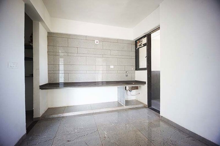 Kitchen, vaishnodevi circle 3 Bedroom 205 Sq.Yd. Apartment In Vaishnodevi Circle Ahmedabad 10561074