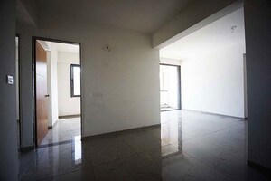 Room in 3 BHK Apartment at Vaishnodevi Circle – for Sale