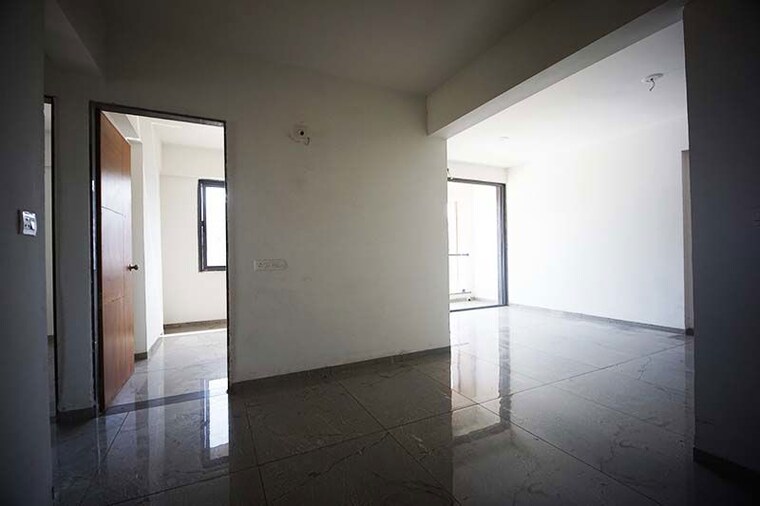 Room, vaishnodevi circle 3 Bedroom 205 Sq.Yd. Apartment In Vaishnodevi Circle Ahmedabad 10561074