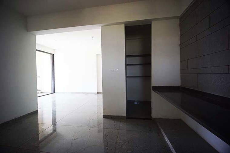 Room, vaishnodevi circle 3 Bedroom 205 Sq.Yd. Apartment In Vaishnodevi Circle Ahmedabad 10561074