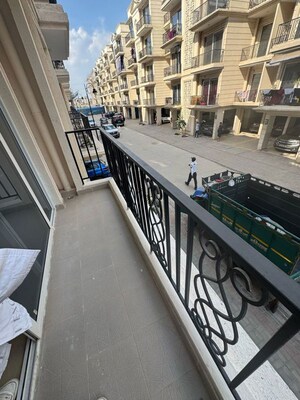 Balcony in 3 BHK Builder Floor at Uppal Southend, Sector 49 – for Rent