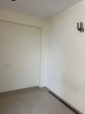 Room in 2 BHK Apartment at Shree Vardhman Mantra, Sector 67 – for Rent