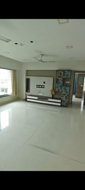 2 BHK Apartment For Rent in Jeevan Sarita CHS, Vile Parle East