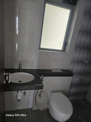 Team Area in 1.5 BHK Apartment at Kalpataru Elitus, Mulund West – for Rent