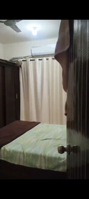 Bedroom in 2 BHK Apartment at Air View Apartment, Vile Parle East – for Rent