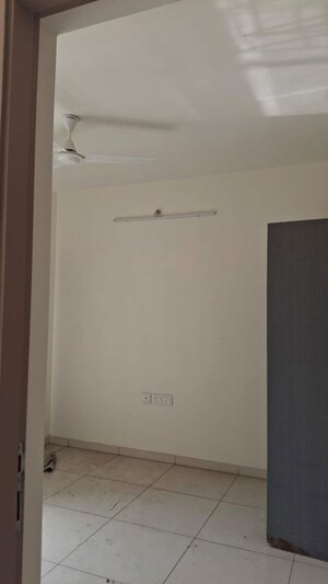Room in 1 BHK Apartment at Godrej Nirvaan, Themghar – for Rent