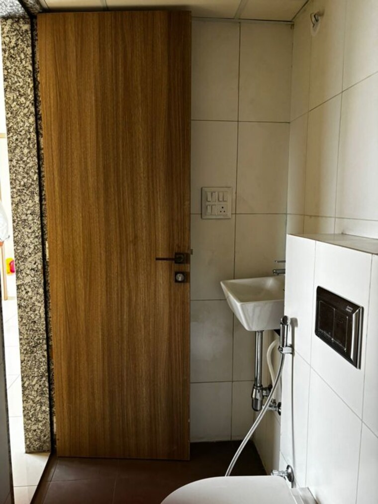 Bathroom, godrej-nirvaan 1 Bedroom 416 Sq.Ft. Apartment In Themghar Thane 10561255
