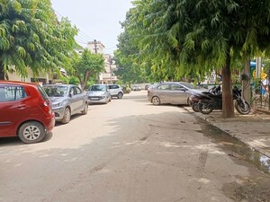 Parking in 2 BHK Builder Floor at Uppal Southend, Sector 49 – for Sale
