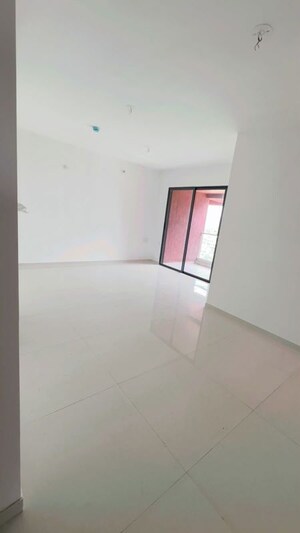 Room in 3 BHK Apartment at Krishna Aviro, Mohammadwadi – for Rent