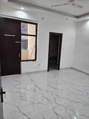 Room in 3 BHK Builder Floor at Green Fields Colony – for Rent