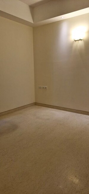 Room in 3 BHK Builder Floor at Craft Destination 43, Sector 43 – for Rent