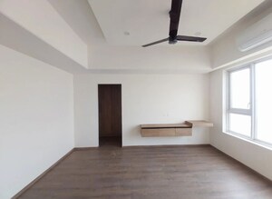 Room in 4 BHK Apartment at Vatika Sovereign Park, Sector 99 – for Rent