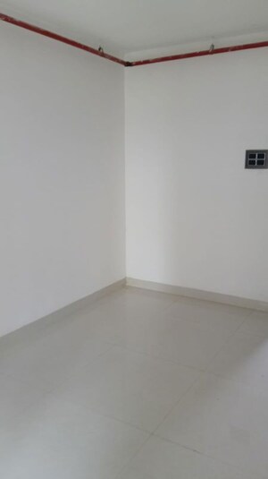 Room in 2 BHK Apartment at Avant Hillway, Goregaon East – for Rent