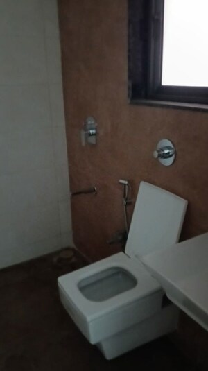 Furnished Amenities in 2 BHK Apartment at Avant Hillway, Goregaon East – for Rent