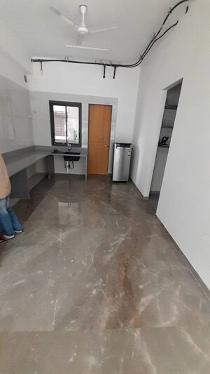Room in 4 BHK Apartment at Times 104, Thaltej – for Rent