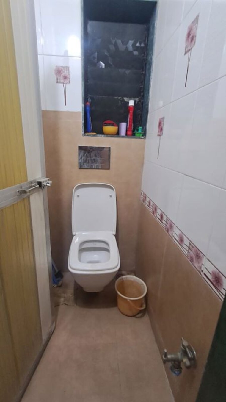 Bathroom, tulsidham-complex 1 Bedroom 400 Sq.Ft. Apartment In Kapur Bawdi Thane 10561429